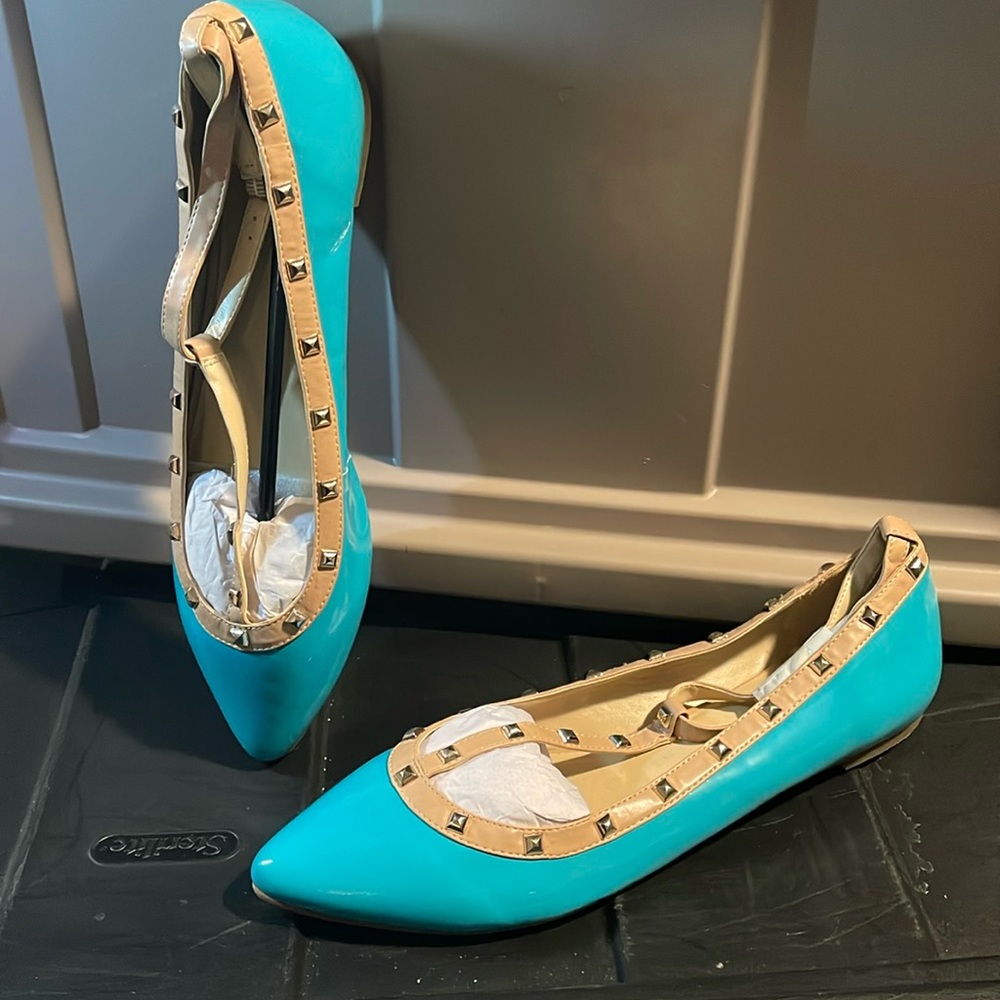 BCBGeneration pointed toe flat women’s dress shoes size 11